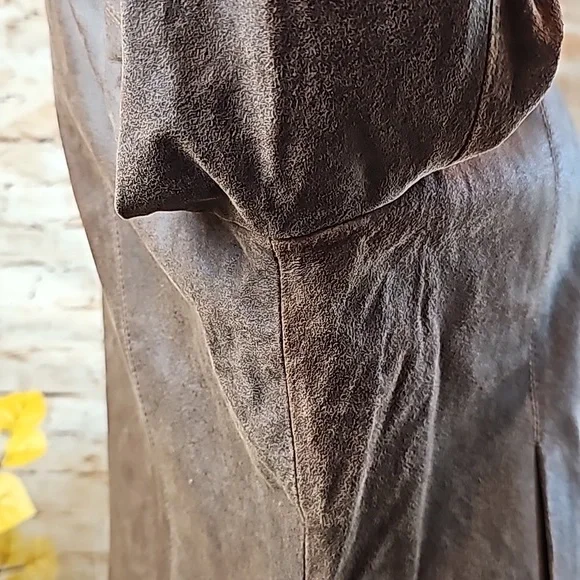 VINTAGE ARMANI COLLEZIONE BROWN DISTRESSED LEATHER ZIP-UP JACKET - Picture 9 of 16